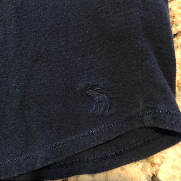 abercrombie kids Girl’s v-neck t-shirt with embroidered moose logo 🫎🫎💙💙 - Picture 6 of 6